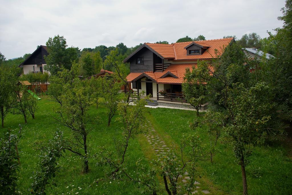 Casuta Cu Prieteni Cornu de Jos Номер фото