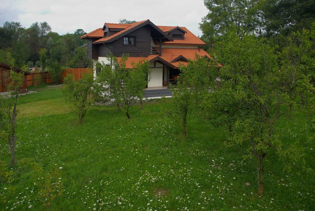 Casuta Cu Prieteni Cornu de Jos Номер фото