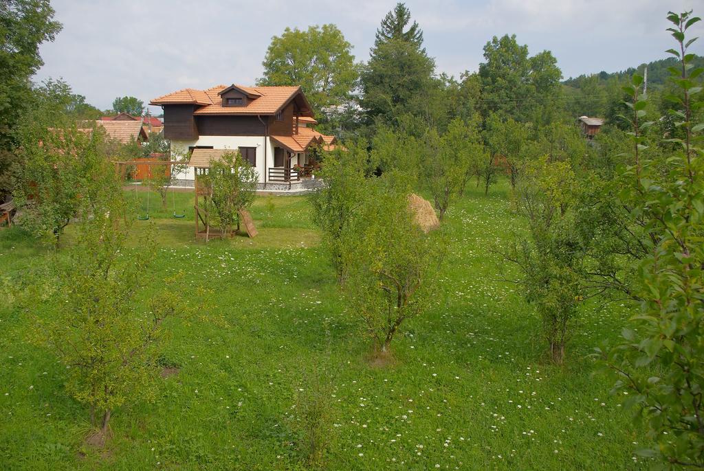 Casuta Cu Prieteni Cornu de Jos Номер фото